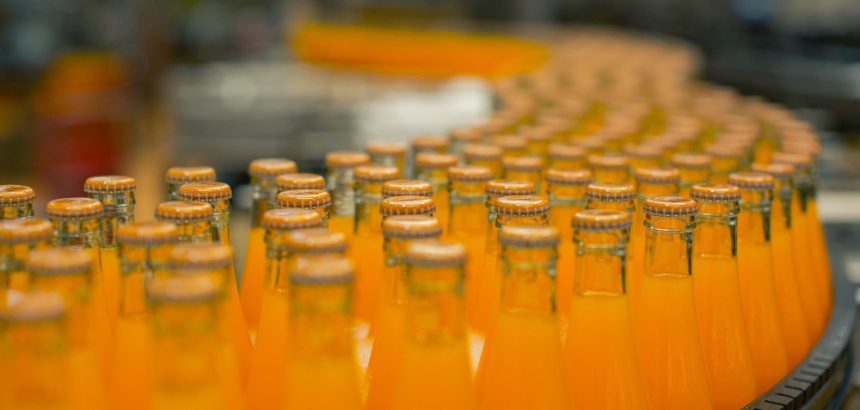 Como a automação elevou a produção de bebidas do caos à eficiência máxima